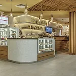By Ihg