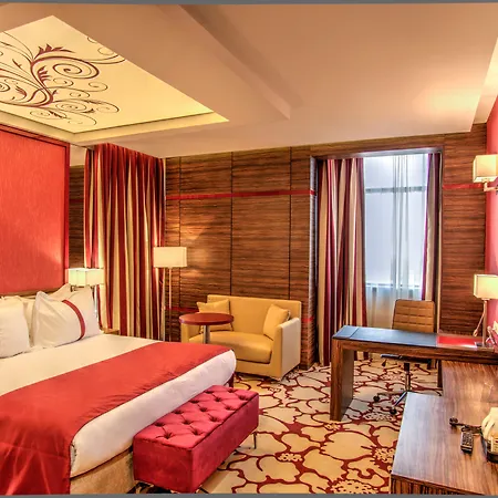 מלון By Ihg 4*