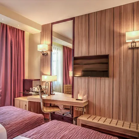 By Ihg Hotel 4*