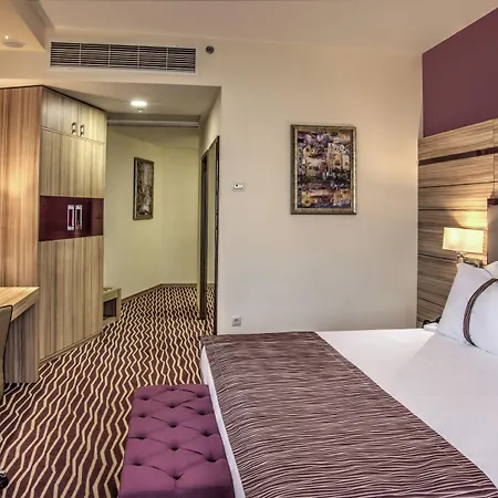 By Ihg Hotel