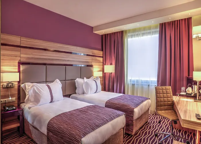 Хотел By Ihg 4*