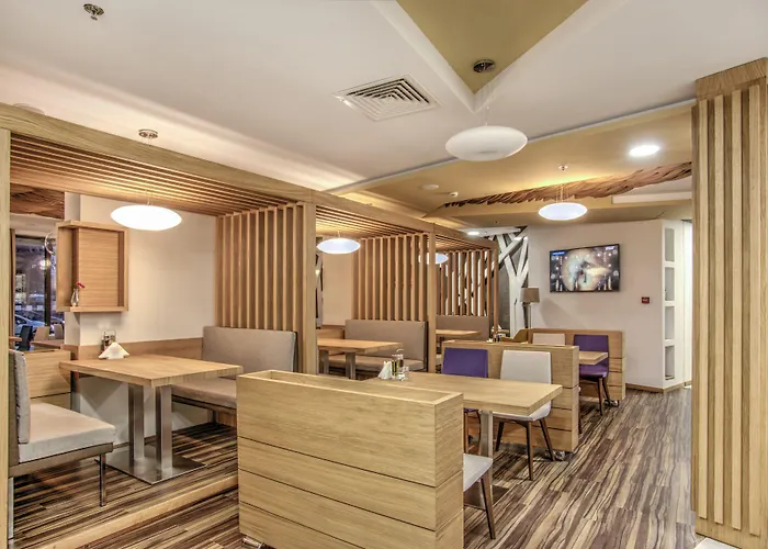 Хотел By Ihg 4*